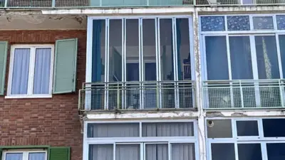 verande su balconi edificio facciata in cotto