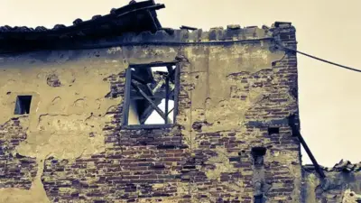 edificio rurale tetto crollato