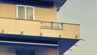 balconi aggettanti facciata