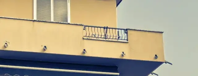 balconi aggettanti facciata
