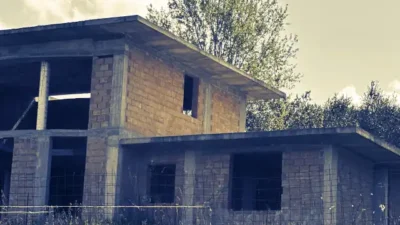 cantiere edificio incompleto