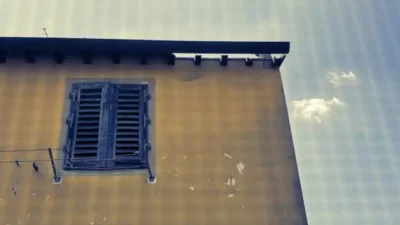gronda caduta edificio