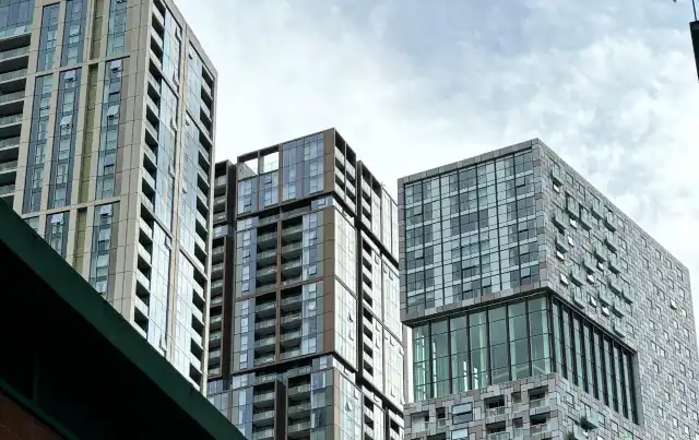 Altezza edificio 25 metri e obbligatorietà piano attuativo nella questio di Milano