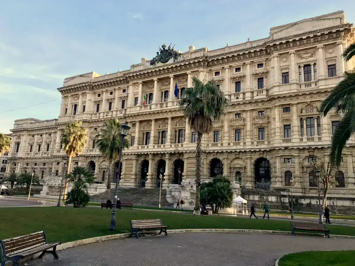 Mancanza Agibilità nel trasferimento immobile, quando il contratto si risolve o si chiedono danni (Cass. 31601/2025)