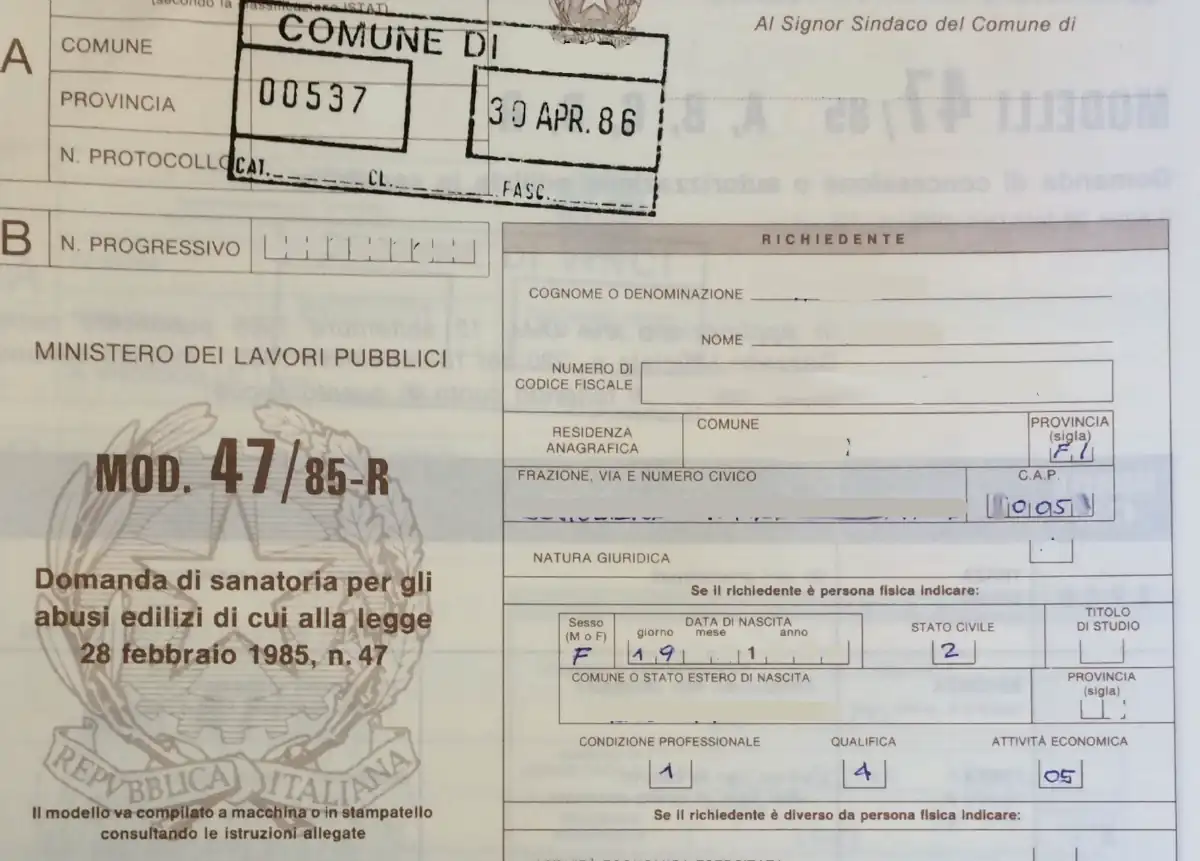 Gli elaborati grafici allegati al condono non sanano gli abusi ulteriori alla istanza presentata (CdS 6946/2026)