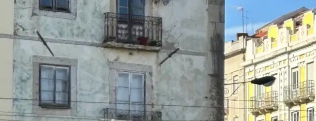 edifici fronte centro città