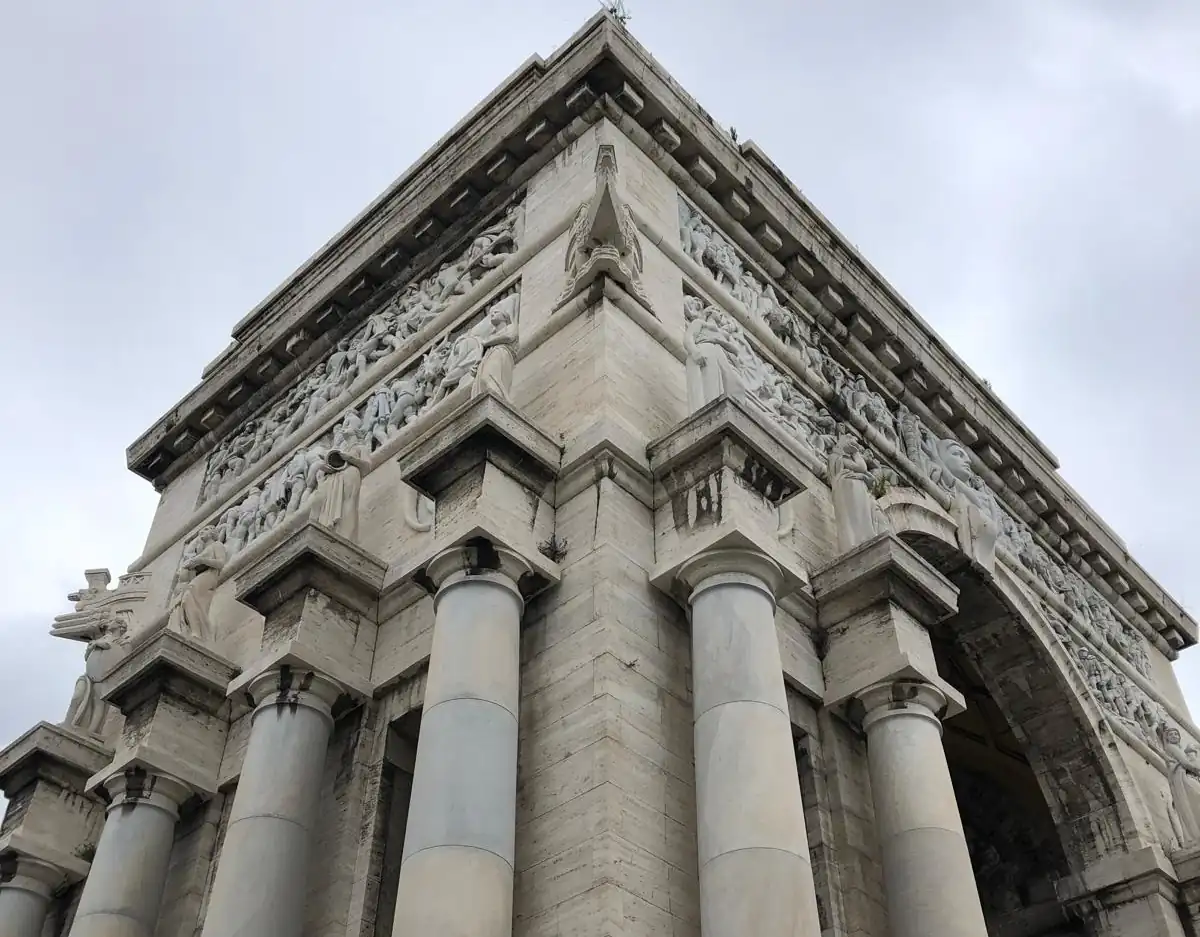Beni culturali, l’autorizzazione postuma della Soprintendenza non salva la doppia conformità e sanatoria edilizia (Cass 34437/2026)