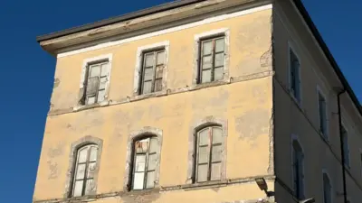 facciata edificio residenziale degrado