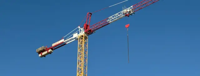 gru cantiere edilizio