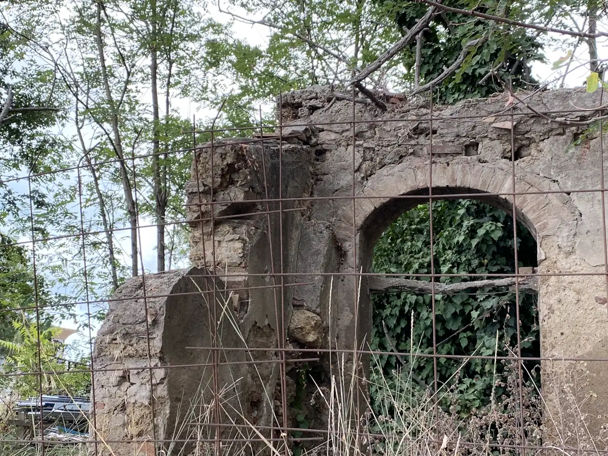 Rudere in zona agricola: senza prova della consistenza non si sana la ricostruzione (CdS 7573/2016)